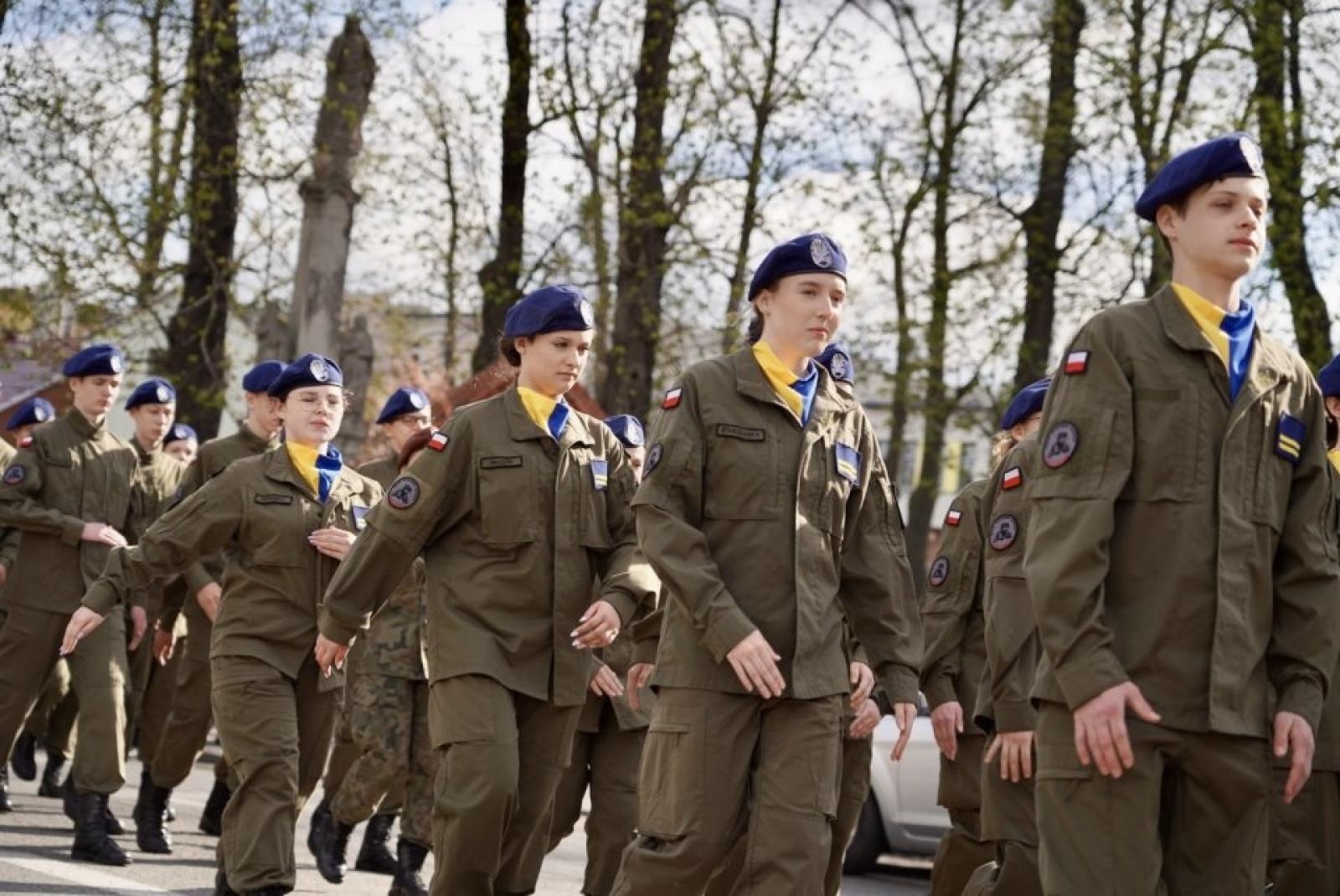 Zdjęcie w galerii na portalu naszwodzislaw.com: Ślubowanie kadetów na rydułtowskim rynku [FOTO] wiadomości z regionu
