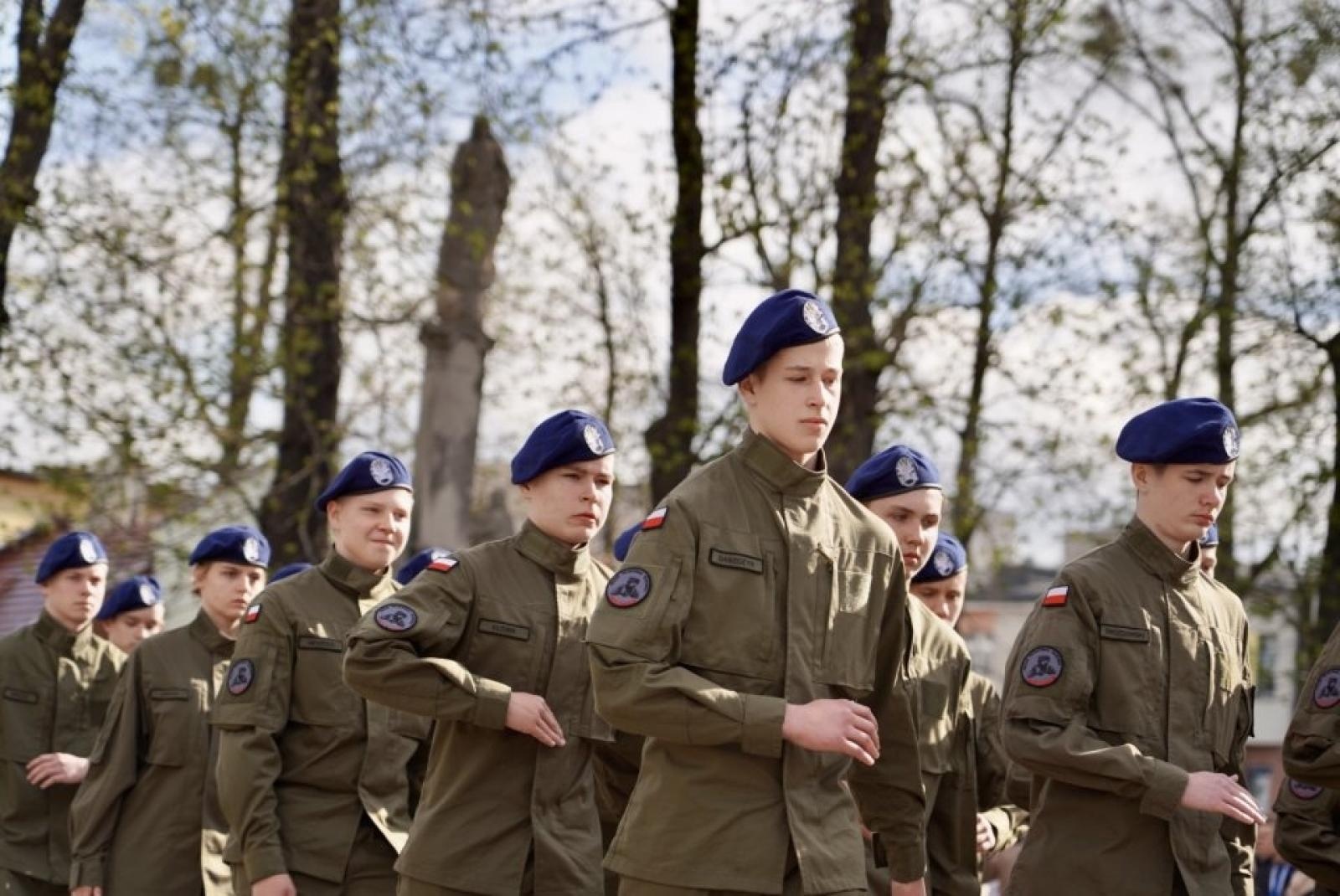 Zdjęcie w galerii na portalu naszwodzislaw.com: Ślubowanie kadetów na rydułtowskim rynku [FOTO] wiadomości z regionu
