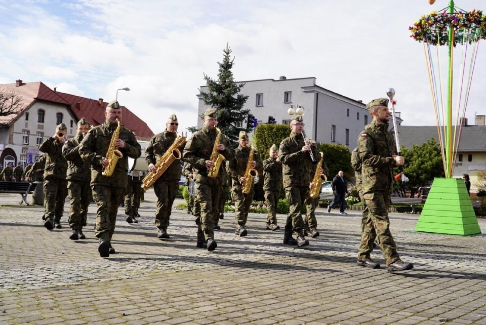Zdjęcie w galerii na portalu naszwodzislaw.com: Ślubowanie kadetów na rydułtowskim rynku [FOTO] wiadomości z regionu