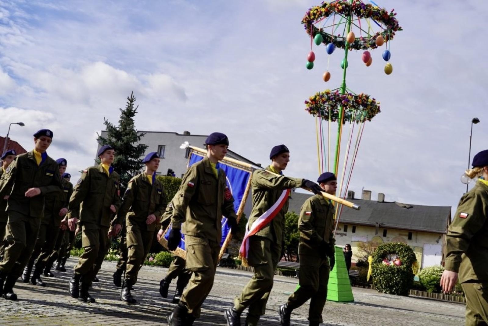 Zdjęcie w galerii na portalu naszwodzislaw.com: Ślubowanie kadetów na rydułtowskim rynku [FOTO] wiadomości z regionu