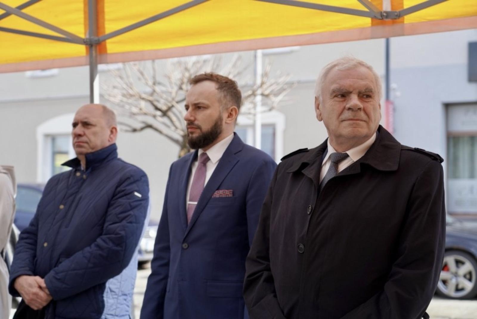 Zdjęcie w galerii na portalu naszwodzislaw.com: Ślubowanie kadetów na rydułtowskim rynku [FOTO] wiadomości z regionu