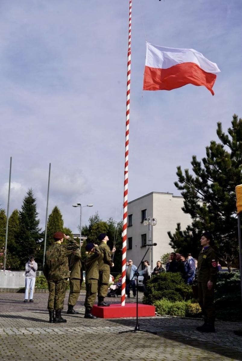 Zdjęcie w galerii na portalu naszwodzislaw.com: Ślubowanie kadetów na rydułtowskim rynku [FOTO] wiadomości z regionu