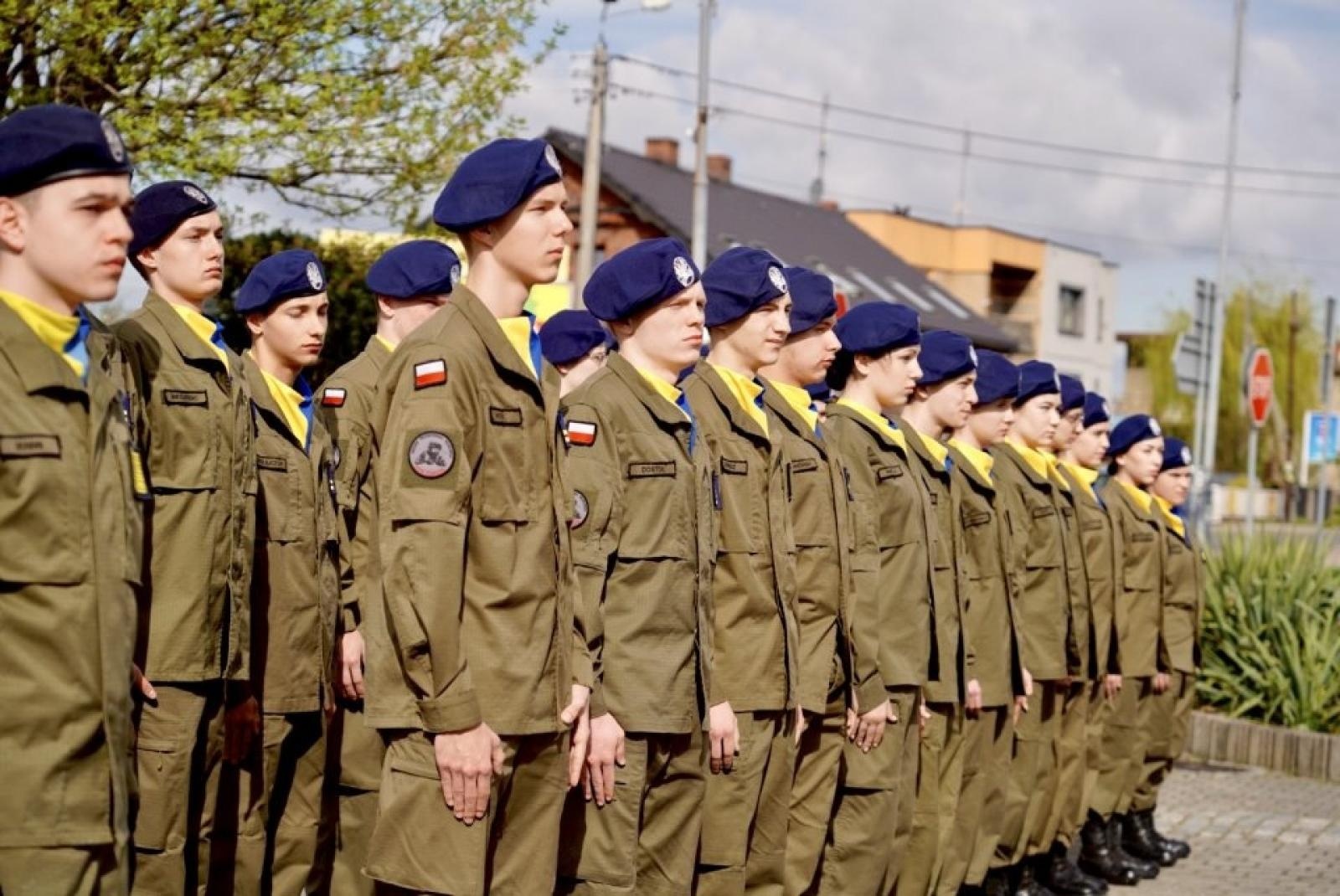 Zdjęcie w galerii na portalu naszwodzislaw.com: Ślubowanie kadetów na rydułtowskim rynku [FOTO] wiadomości z regionu
