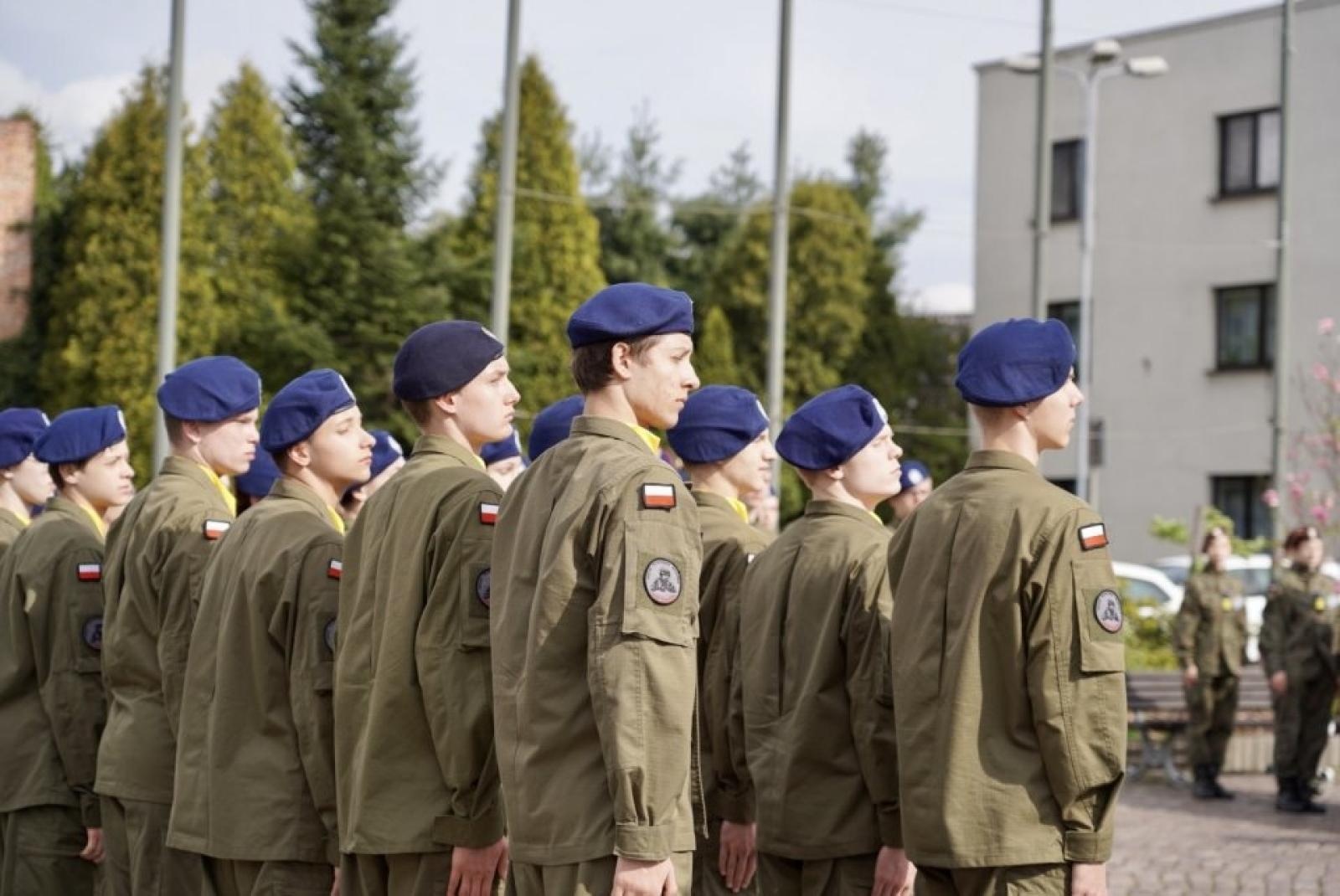 Zdjęcie w galerii na portalu naszwodzislaw.com: Ślubowanie kadetów na rydułtowskim rynku [FOTO] wiadomości z regionu