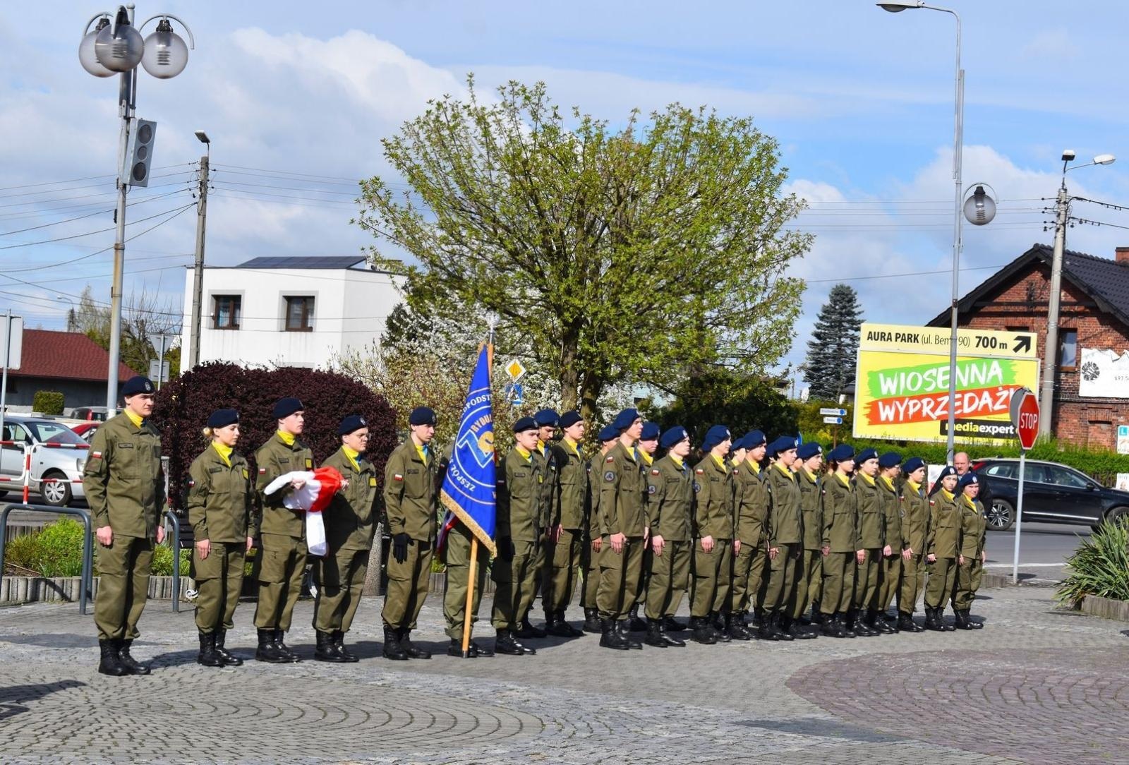 Zdjęcie w galerii na portalu naszwodzislaw.com: Ślubowanie kadetów na rydułtowskim rynku [FOTO] wiadomości z regionu