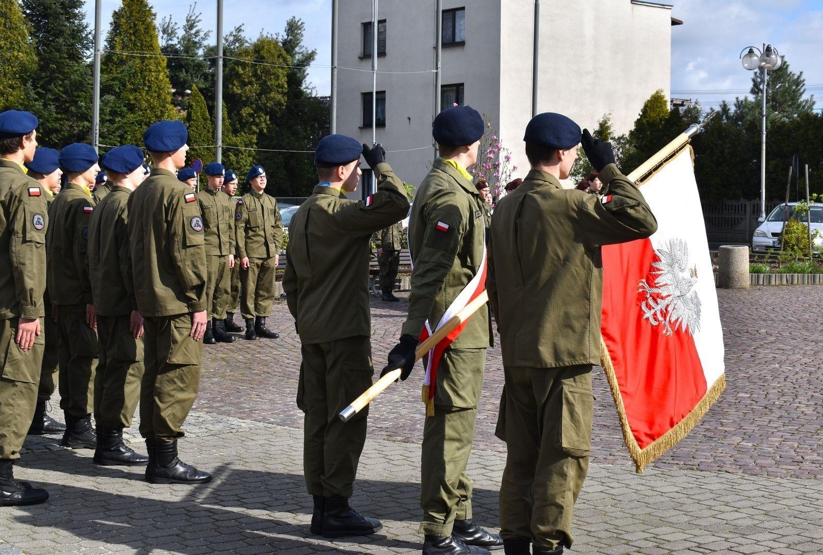 Zdjęcie w galerii na portalu naszwodzislaw.com: Ślubowanie kadetów na rydułtowskim rynku [FOTO] wiadomości z regionu