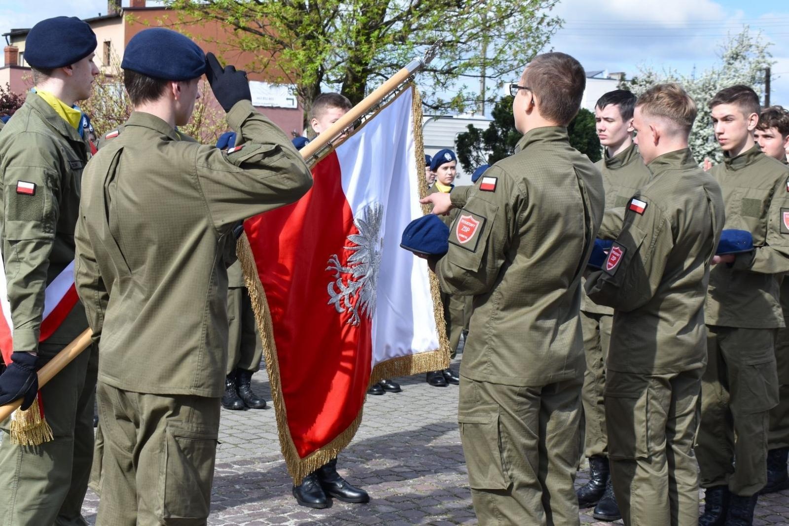 Zdjęcie w galerii na portalu naszwodzislaw.com: Ślubowanie kadetów na rydułtowskim rynku [FOTO] wiadomości z regionu