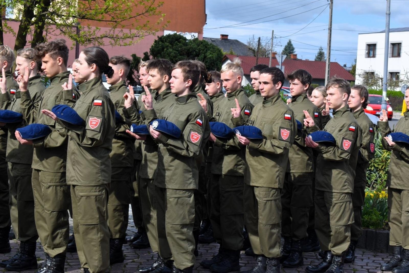 Zdjęcie w galerii na portalu naszwodzislaw.com: Ślubowanie kadetów na rydułtowskim rynku [FOTO] wiadomości z regionu