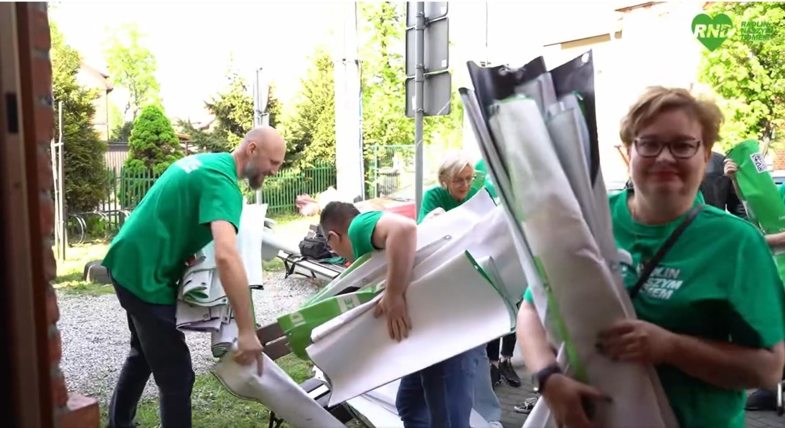 Zdjęcie w galerii na portalu naszwodzislaw.com: Piórniki z banerów. Niecodzienny pomysł nowego burmistrza Radlina wiadomości z regionu