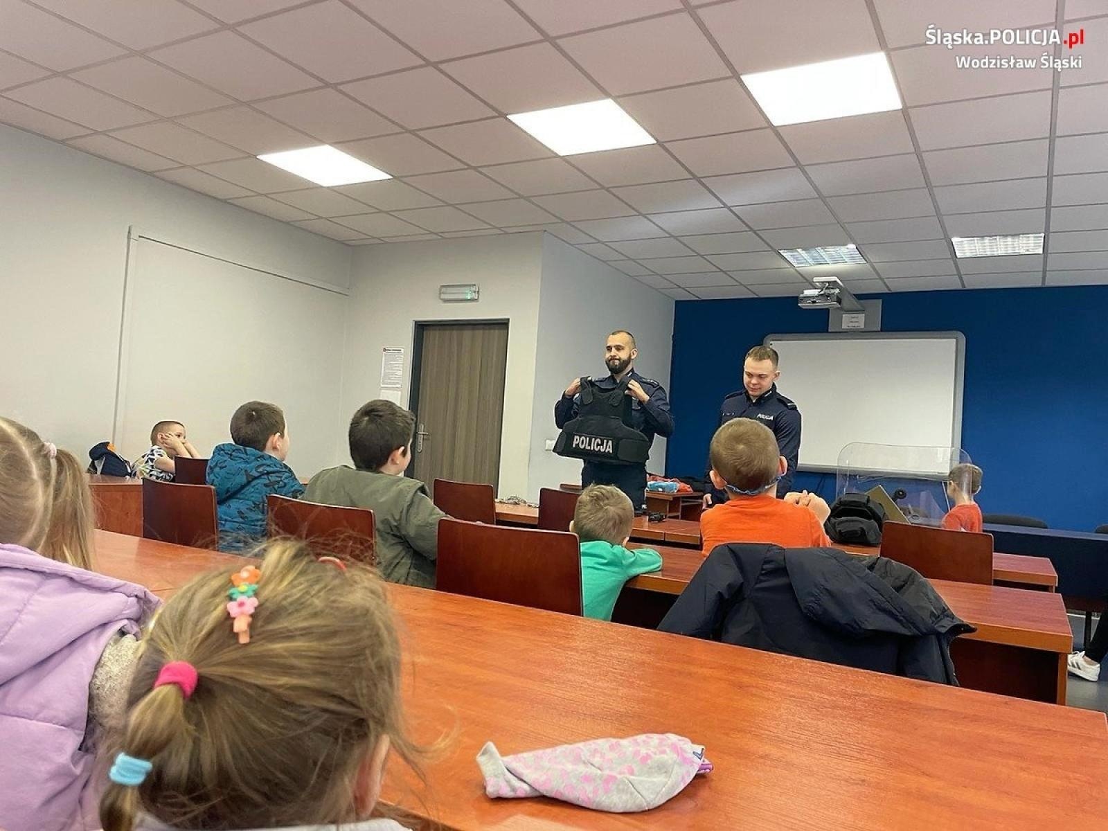 Zdjęcie w galerii na portalu naszwodzislaw.com: Wyjątkowi goście w wodzisławskiej komendzie wiadomości z regionu