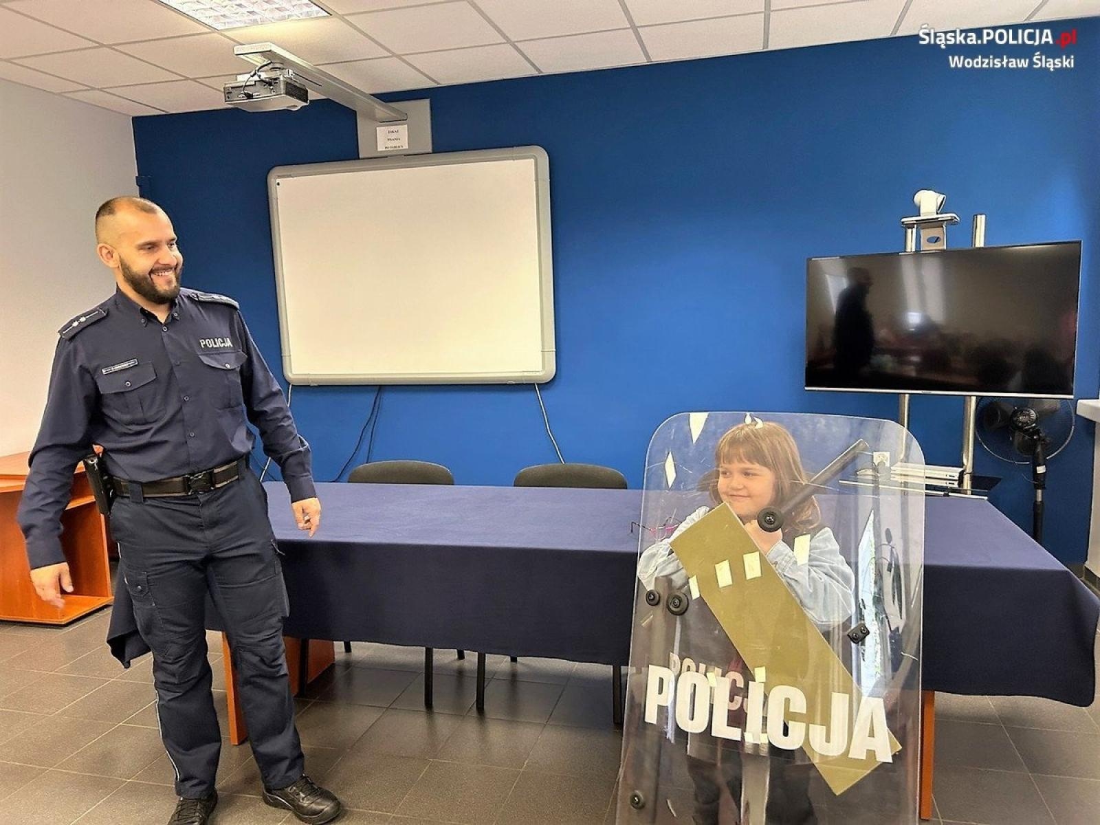 Zdjęcie w galerii na portalu naszwodzislaw.com: Wyjątkowi goście w wodzisławskiej komendzie wiadomości z regionu