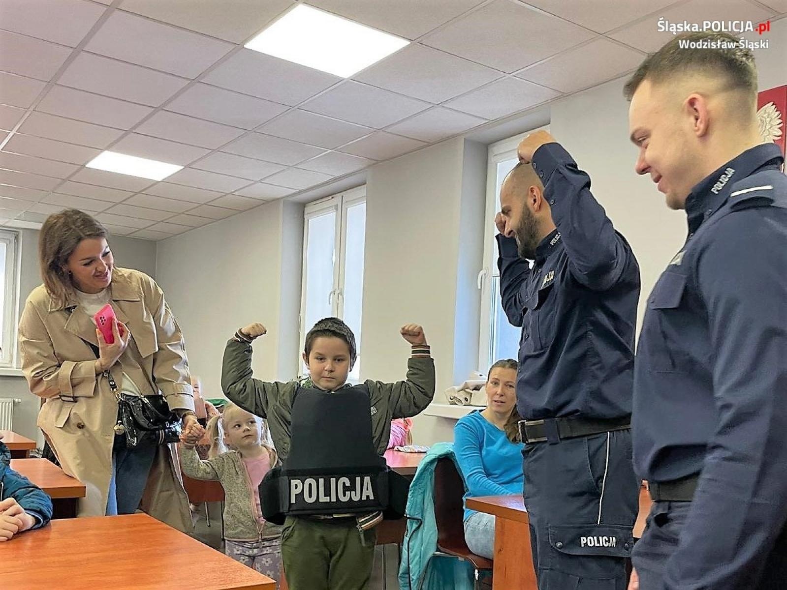 Zdjęcie w galerii na portalu naszwodzislaw.com: Wyjątkowi goście w wodzisławskiej komendzie wiadomości z regionu
