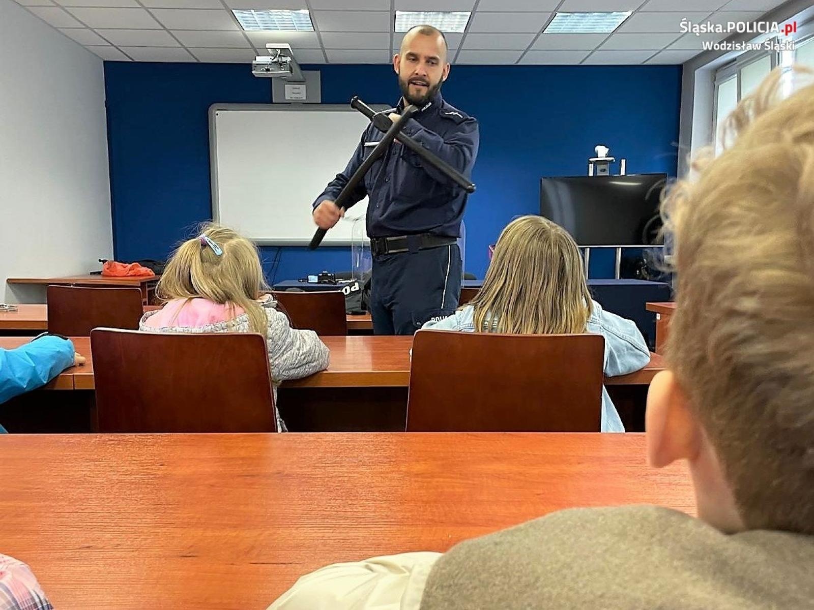 Zdjęcie w galerii na portalu naszwodzislaw.com: Wyjątkowi goście w wodzisławskiej komendzie wiadomości z regionu