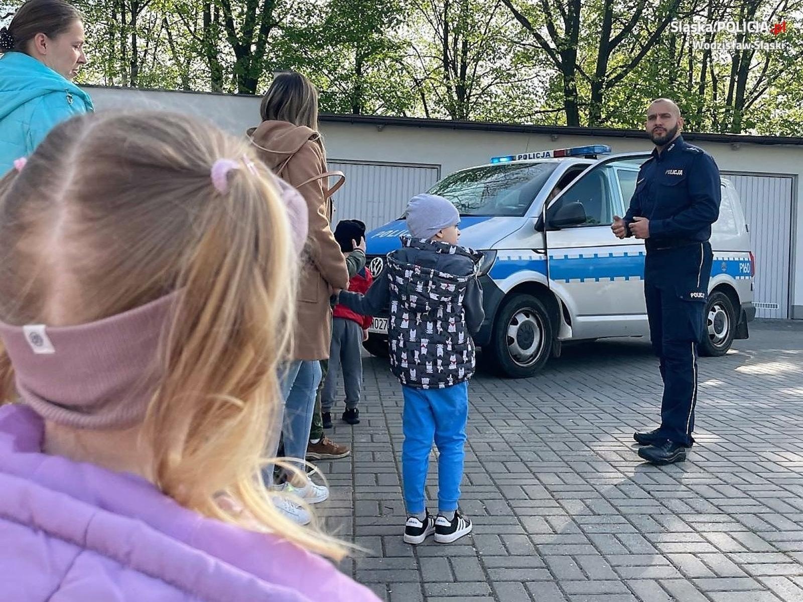 Zdjęcie w galerii na portalu naszwodzislaw.com: Wyjątkowi goście w wodzisławskiej komendzie wiadomości z regionu