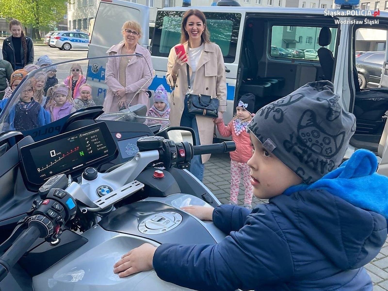 Zdjęcie w galerii na portalu naszwodzislaw.com: Wyjątkowi goście w wodzisławskiej komendzie wiadomości z regionu