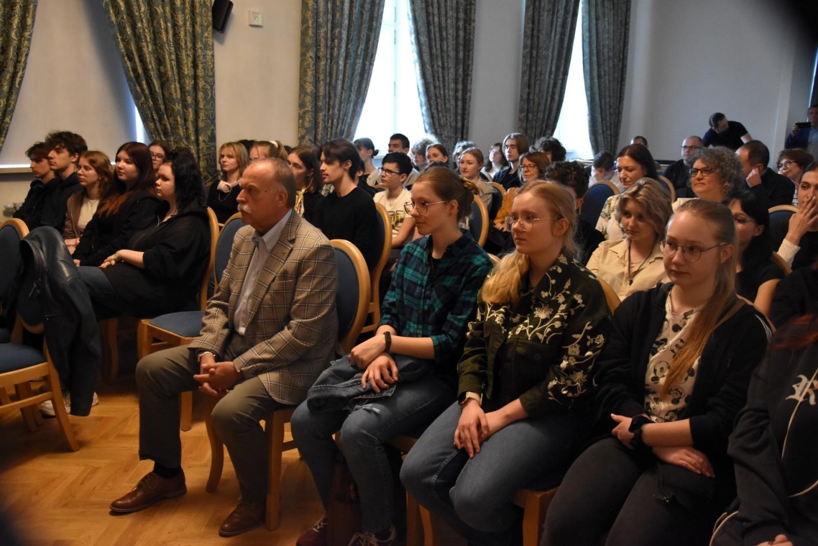 Zdjęcie w galerii na portalu naszwodzislaw.com: Uczniowie Tischnera spotkali się z pracownikami NASA wiadomości z regionu