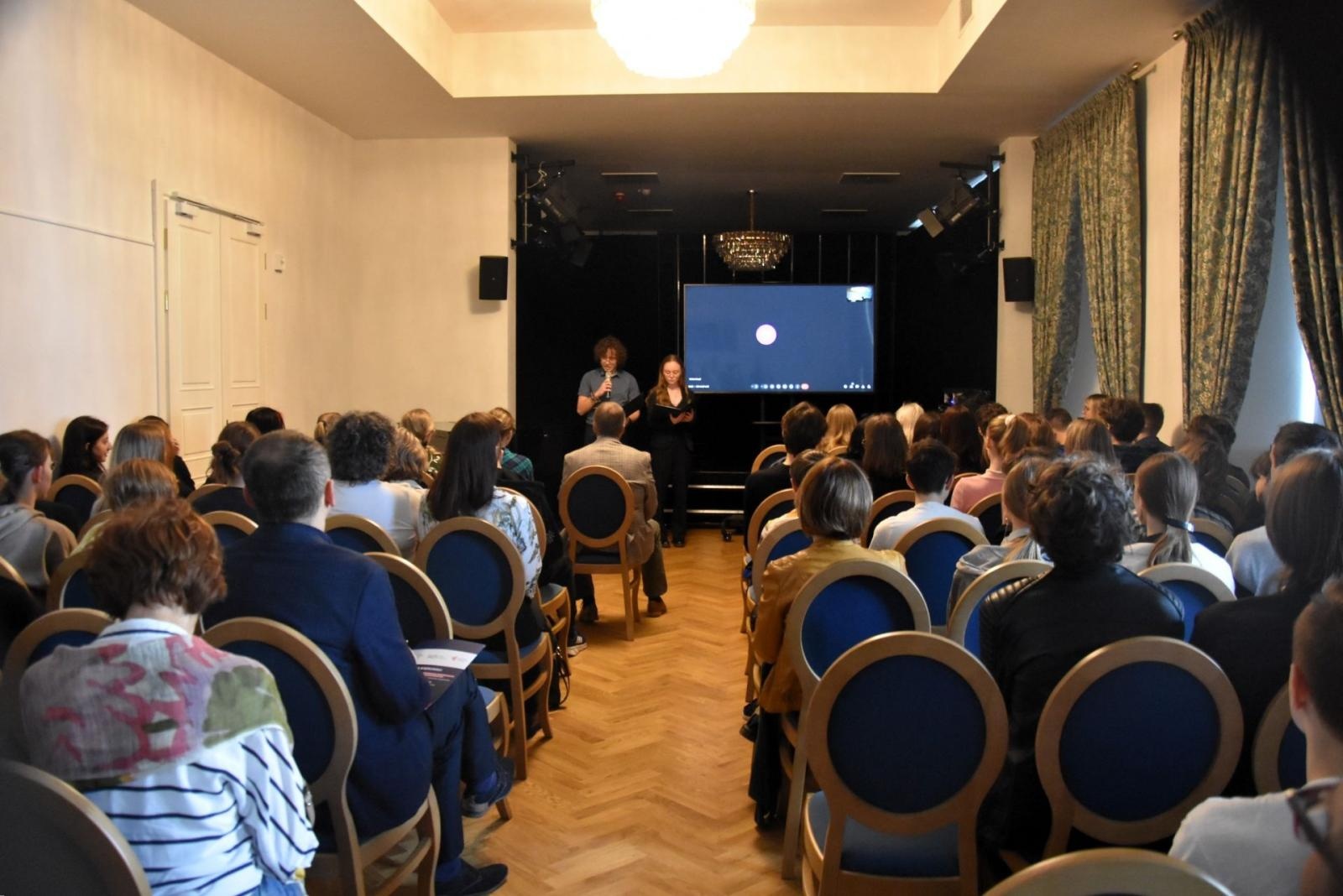 Zdjęcie w galerii na portalu naszwodzislaw.com: Uczniowie Tischnera spotkali się z pracownikami NASA wiadomości z regionu