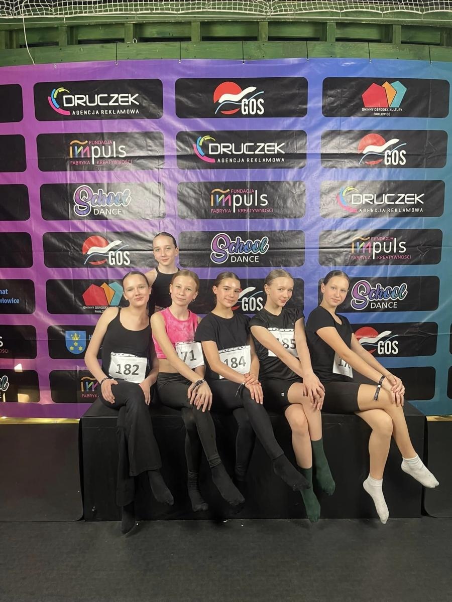 Zdjęcie w galerii na portalu naszwodzislaw.com: Miraż z WCK z workiem medali po zawodach tanecznych w Pawłowicach wiadomości z regionu