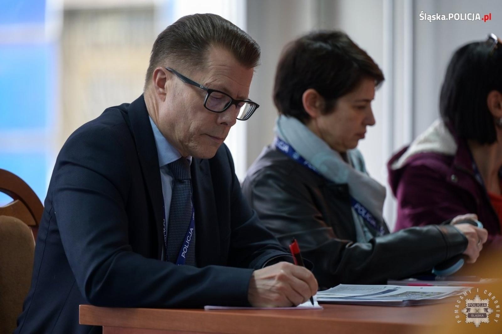 Zdjęcie w galerii na portalu naszwodzislaw.com: Przedstawiciele UE wizytowali śląski garnizon policji wiadomości z regionu