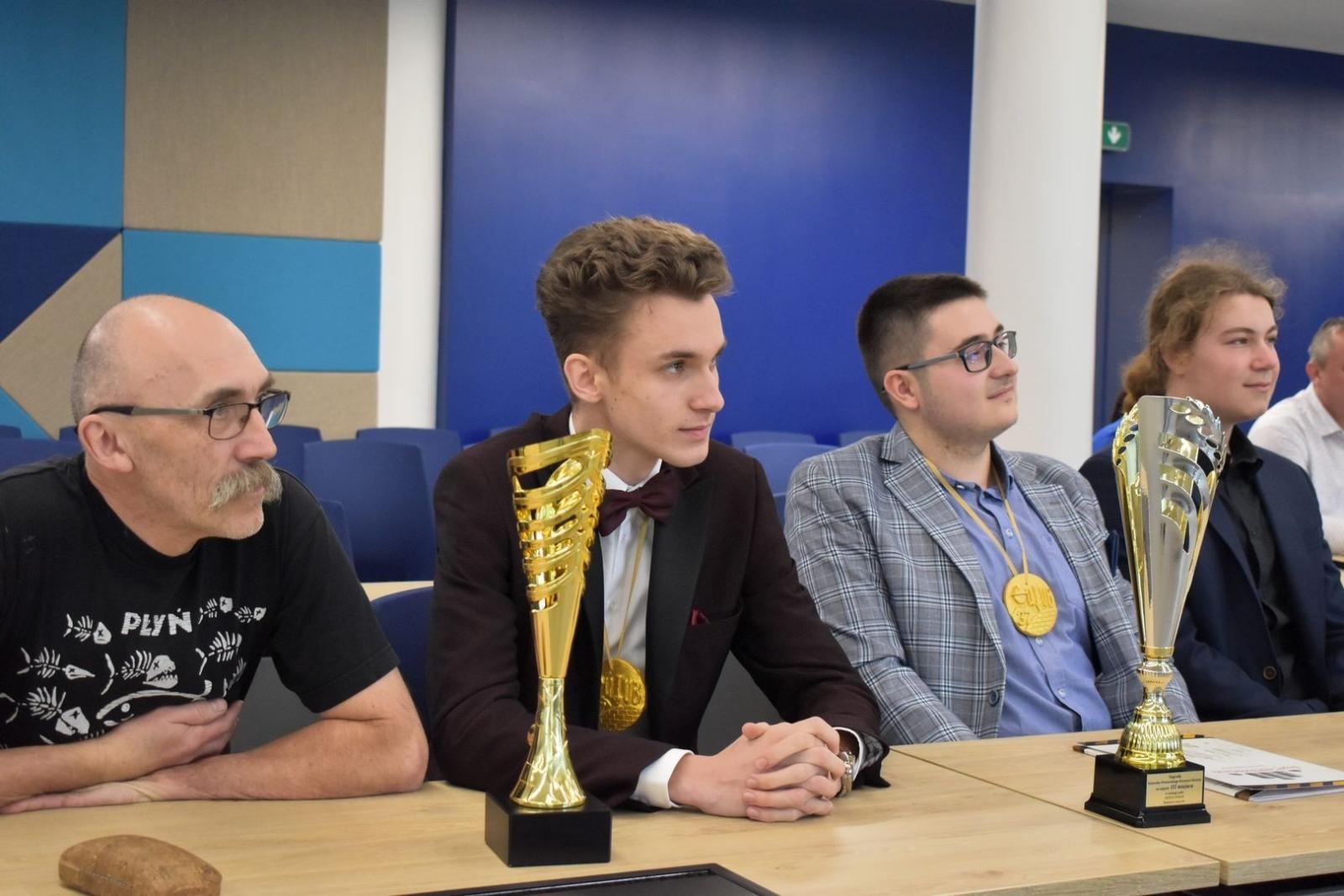 Zdjęcie w galerii na portalu naszwodzislaw.com: Olimpiada Wiedzy i Umiejętności Budowlanych. Uczeń ZST najlepszy wiadomości z regionu