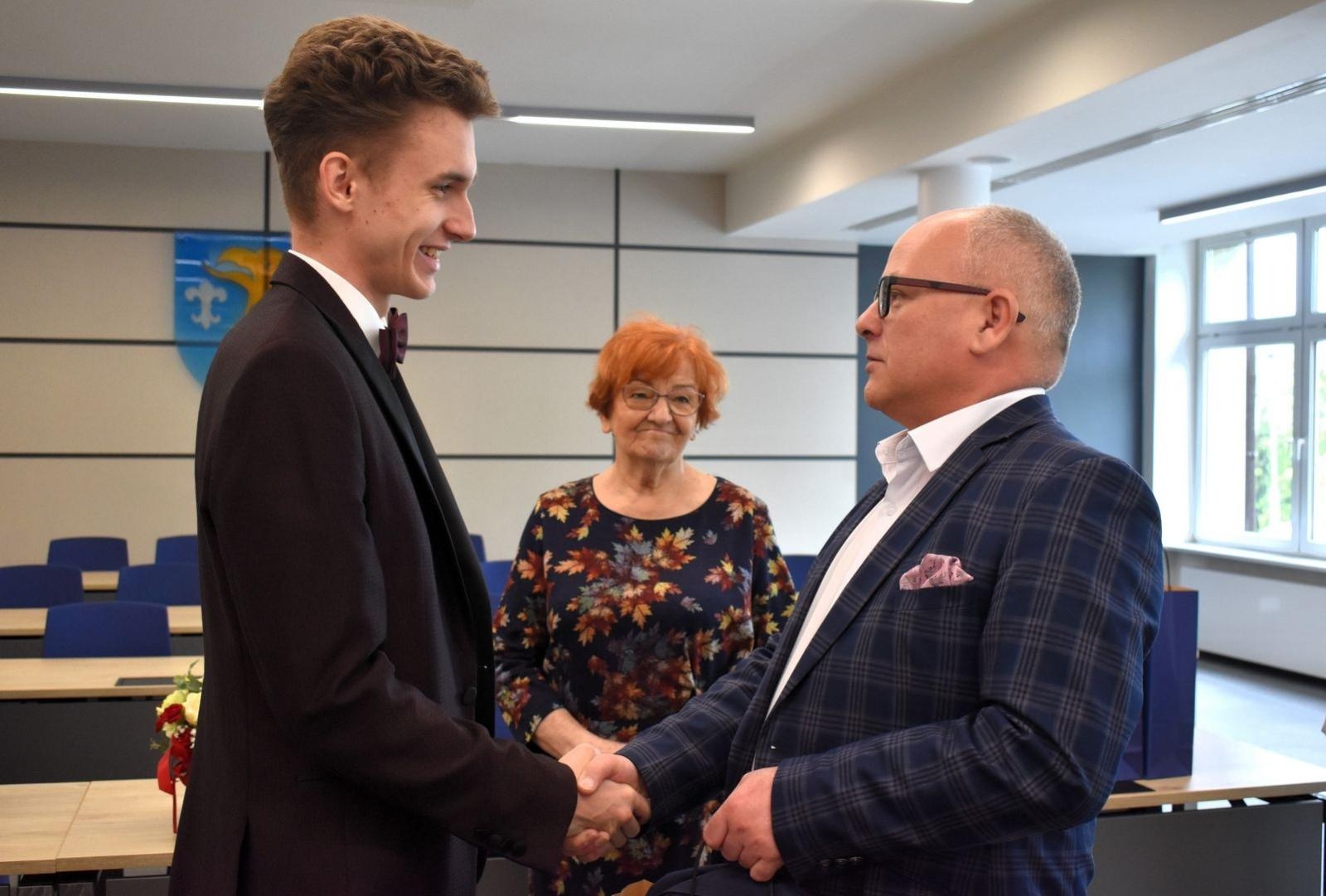 Zdjęcie w galerii na portalu naszwodzislaw.com: Olimpiada Wiedzy i Umiejętności Budowlanych. Uczeń ZST najlepszy wiadomości z regionu