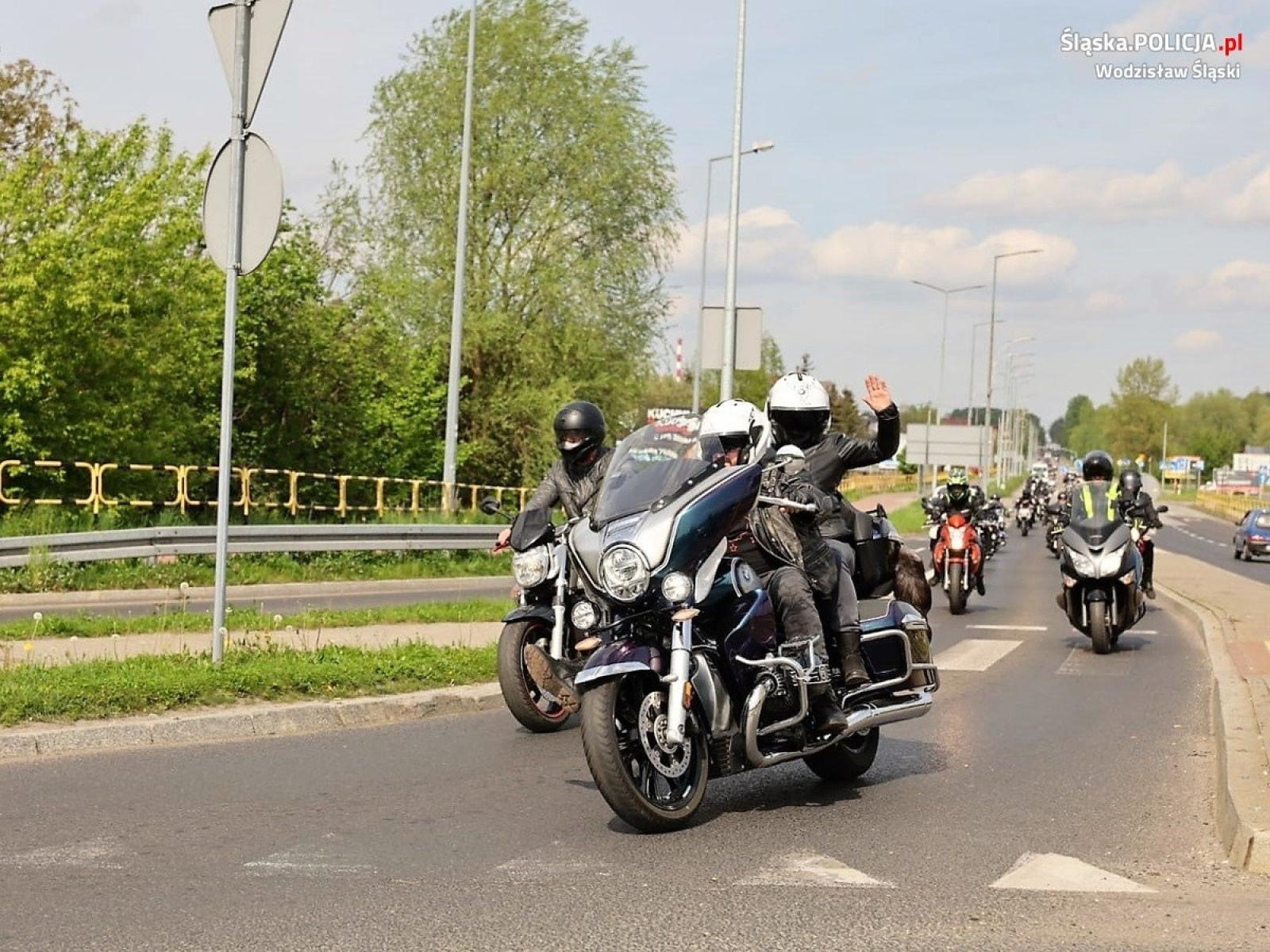 Zdjęcie w galerii na portalu naszwodzislaw.com: Rozpoczęcie sezonu motocyklowego z udziałem wodzisławskich mundurowych wiadomości z regionu