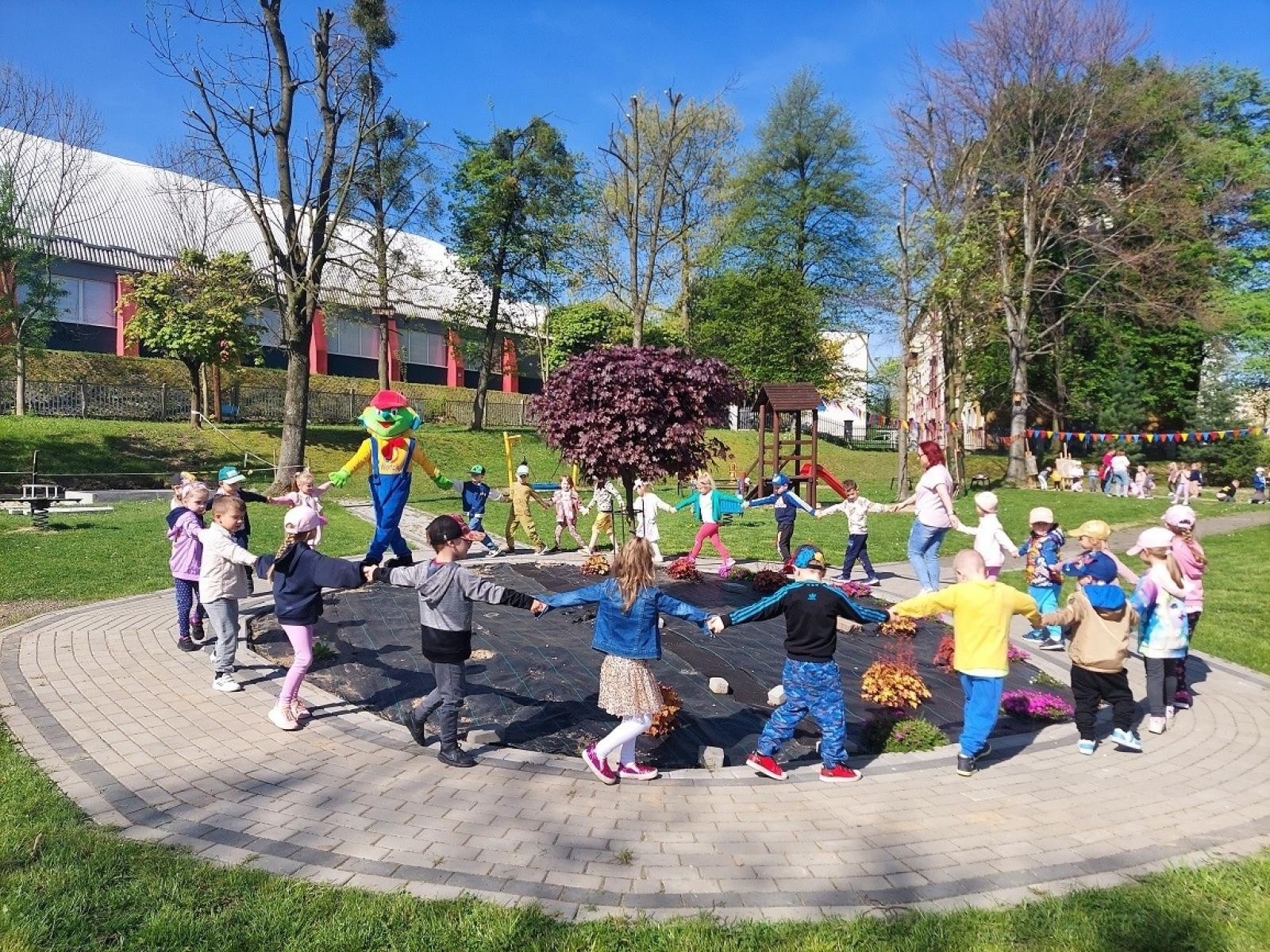 Zdjęcie w galerii na portalu naszwodzislaw.com: Wodzik odwiedził przedszkolaków w Szóstce wiadomości z regionu