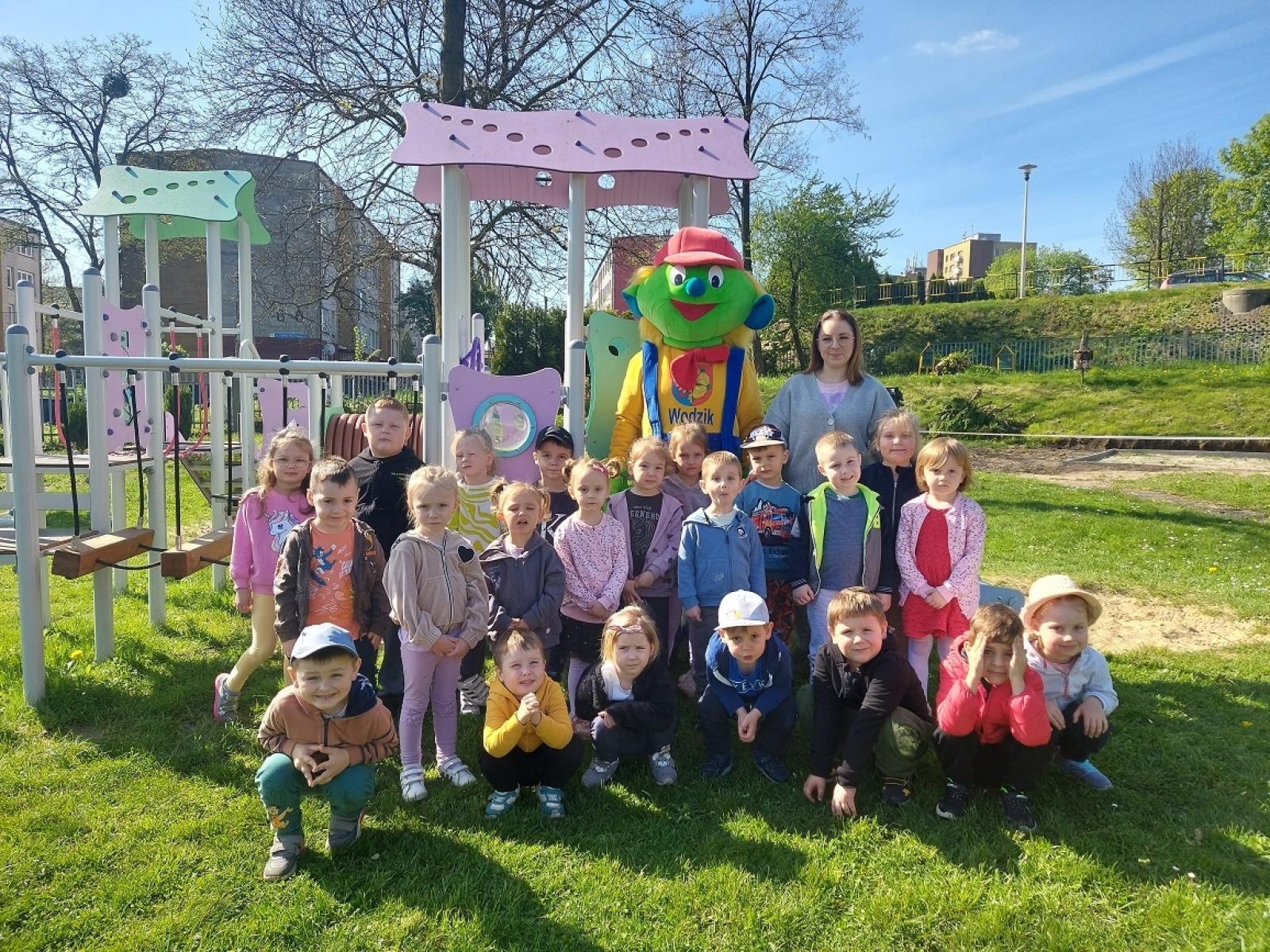 Zdjęcie w galerii na portalu naszwodzislaw.com: Wodzik odwiedził przedszkolaków w Szóstce wiadomości z regionu