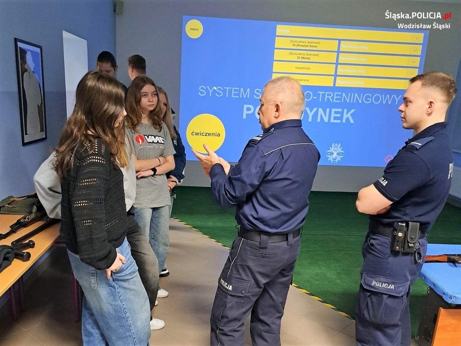 Zdjęcie w galerii na portalu naszwodzislaw.com: Dni otwarte rydułtowskiej szkoły z udziałem wodzisławskich policjantów wiadomości z regionu