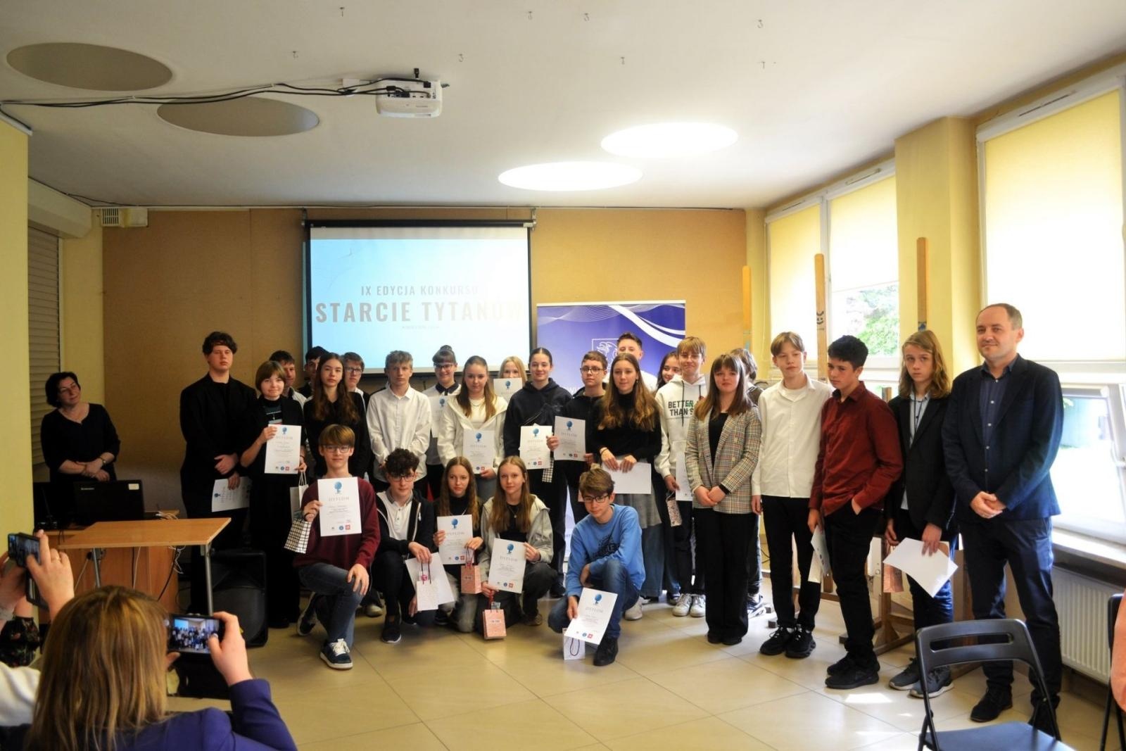 Zdjęcie w galerii na portalu naszwodzislaw.com: Przedmioty ścisłe kontra uczniowie. Starcie Tytanów za nami wiadomości z regionu