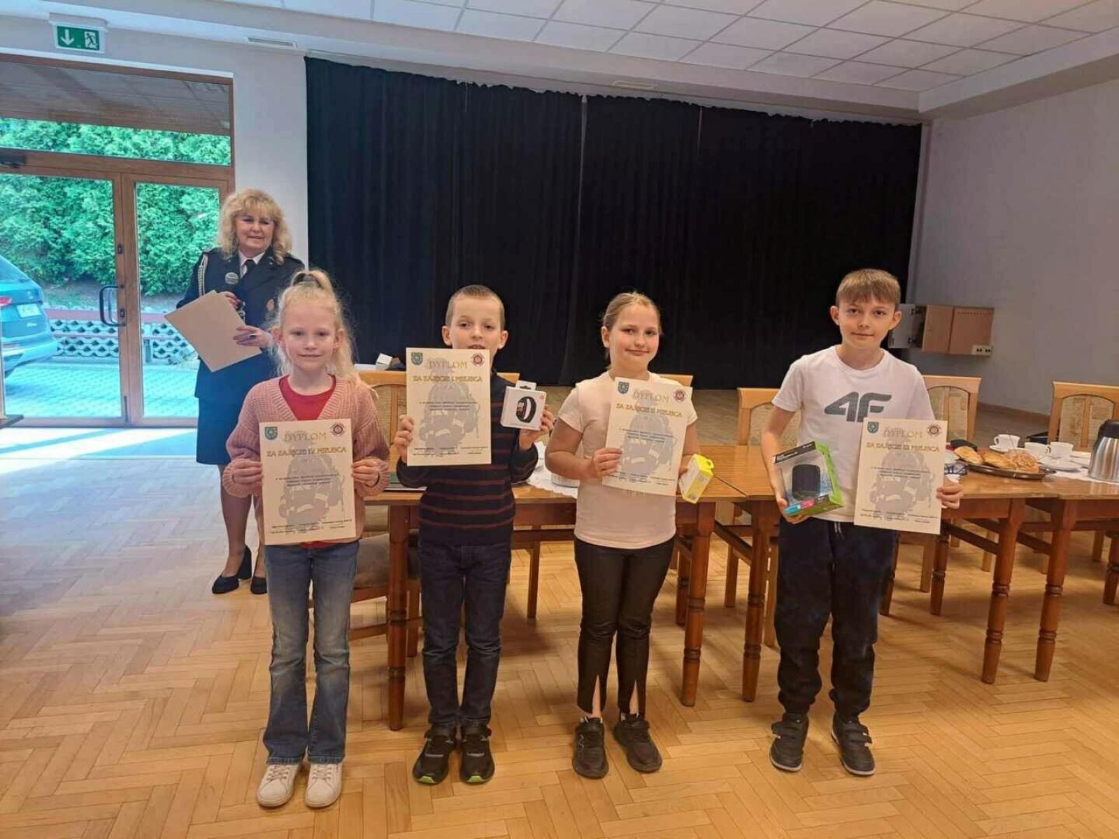 Zdjęcie w galerii na portalu naszwodzislaw.com: Gminny turniej wiedzy pożarniczej w Połomi wiadomości z regionu