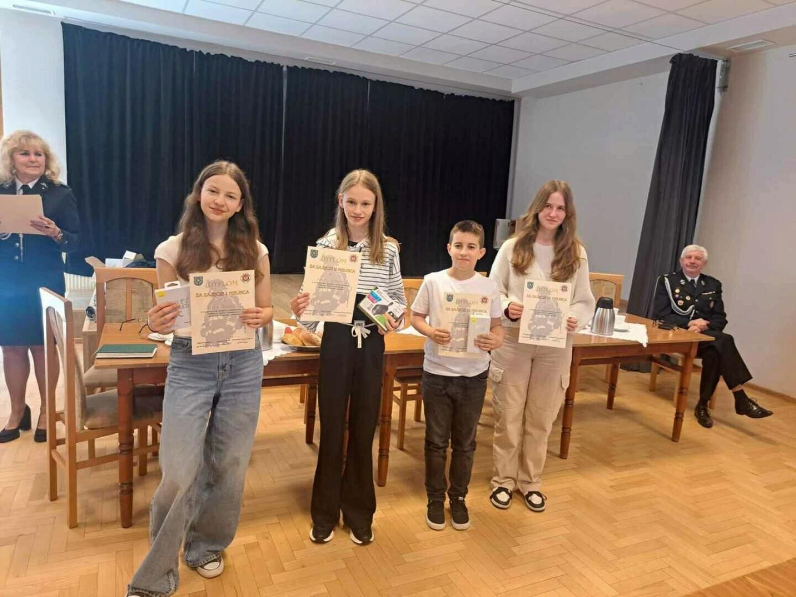 Zdjęcie w galerii na portalu naszwodzislaw.com: Gminny turniej wiedzy pożarniczej w Połomi wiadomości z regionu