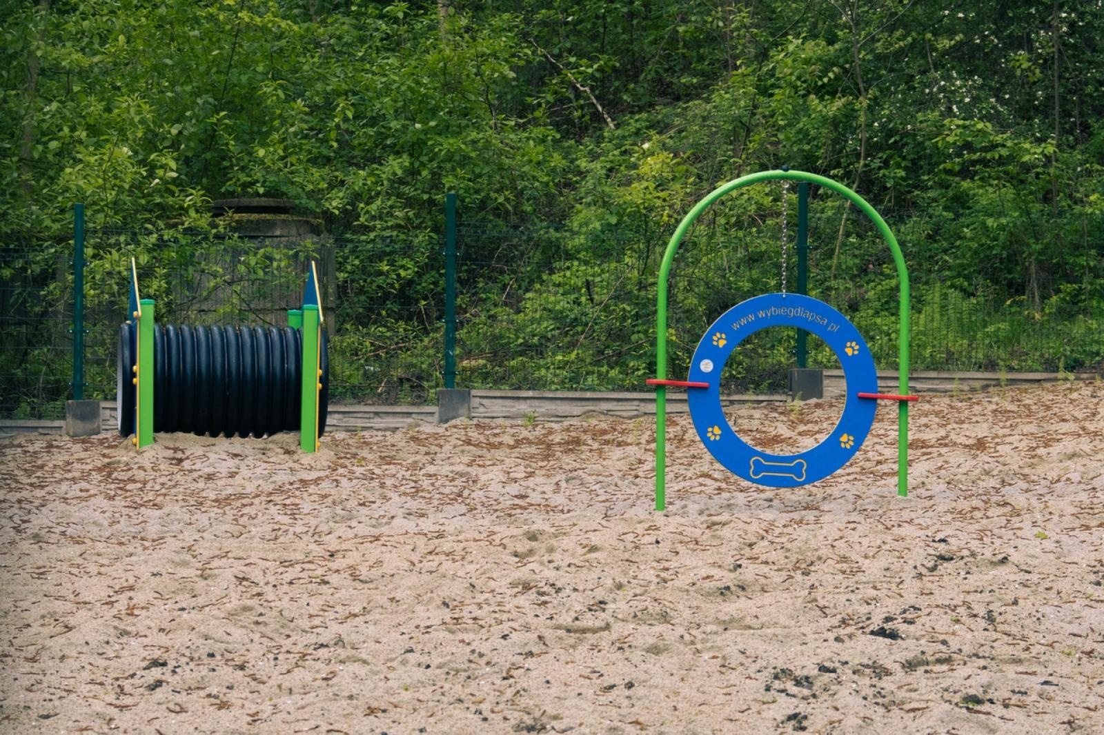 Zdjęcie w galerii na portalu naszwodzislaw.com: Nowy wybieg dla psów w Rodzinnym Parku Rozrywki  wiadomości z regionu