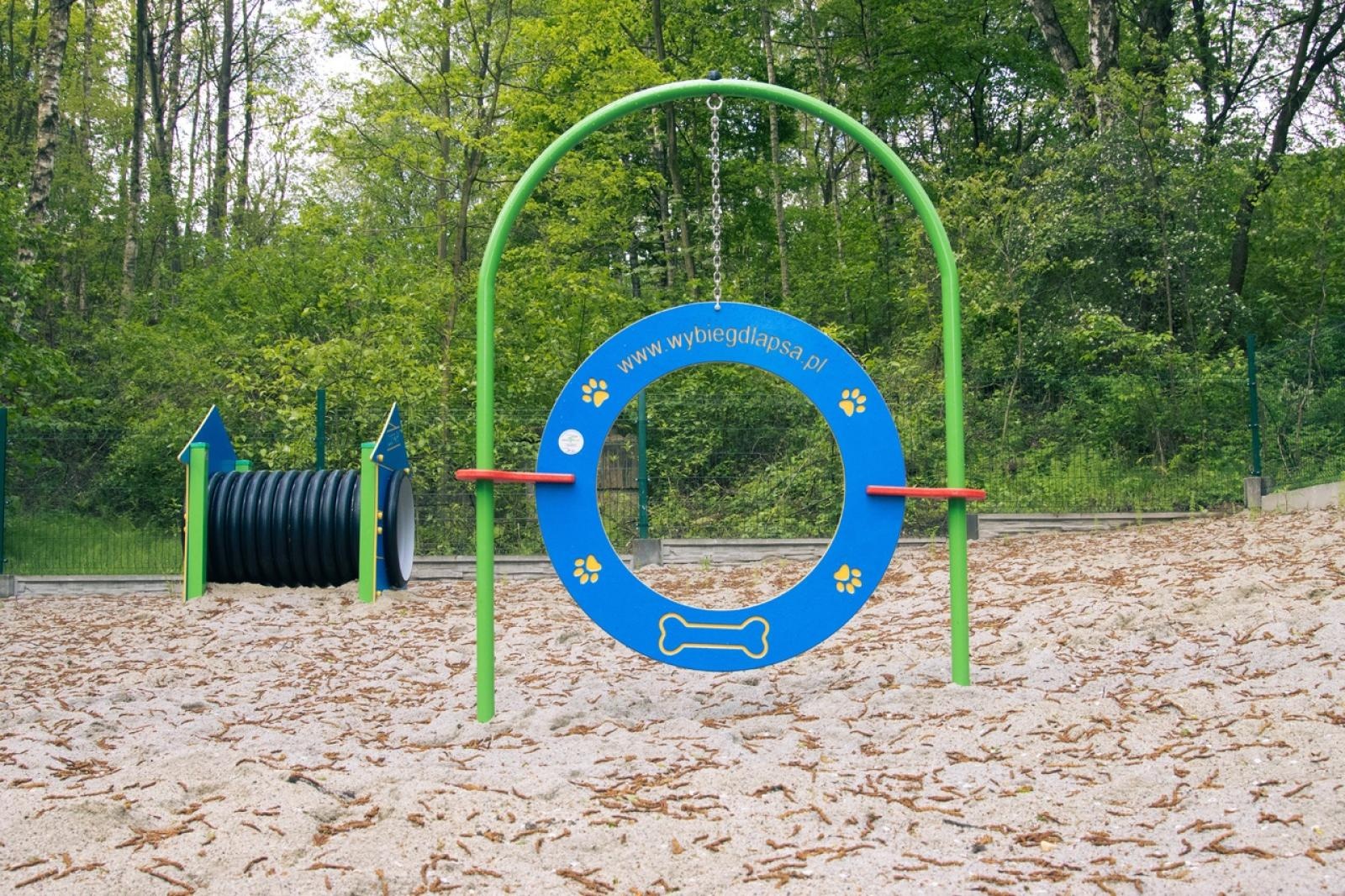 Zdjęcie w galerii na portalu naszwodzislaw.com: Nowy wybieg dla psów w Rodzinnym Parku Rozrywki  wiadomości z regionu