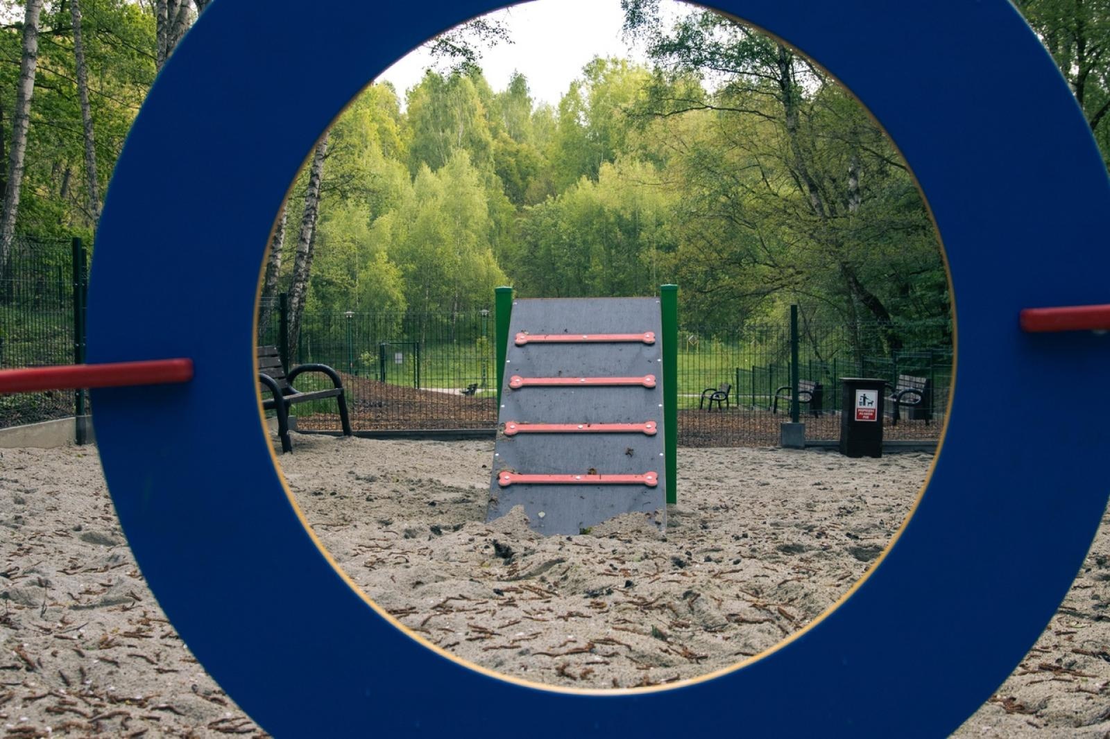 Zdjęcie w galerii na portalu naszwodzislaw.com: Nowy wybieg dla psów w Rodzinnym Parku Rozrywki  wiadomości z regionu