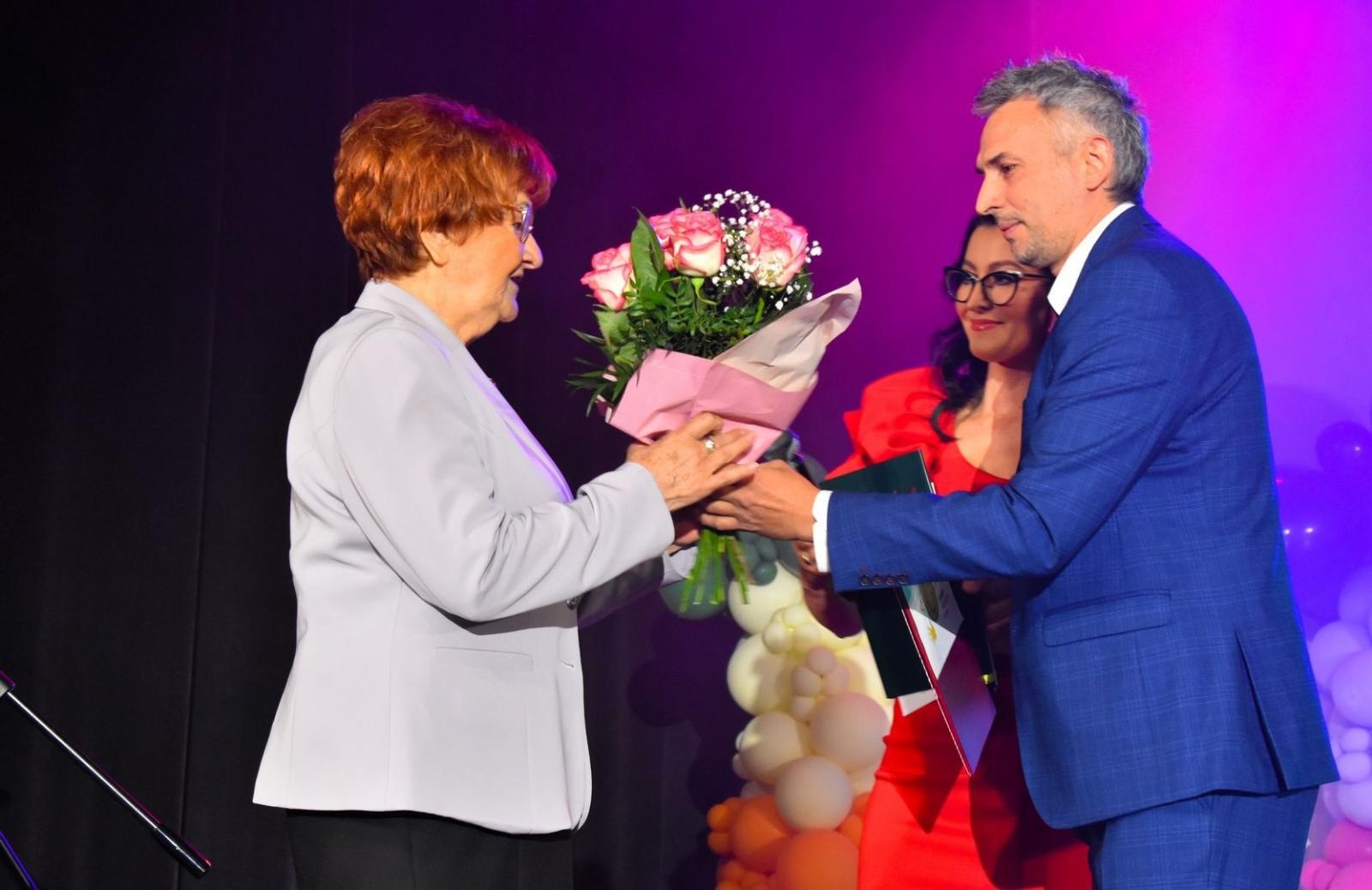 Zdjęcie w galerii na portalu naszwodzislaw.com: Supermoce na scenie Festiwalu Karaoke wiadomości z regionu