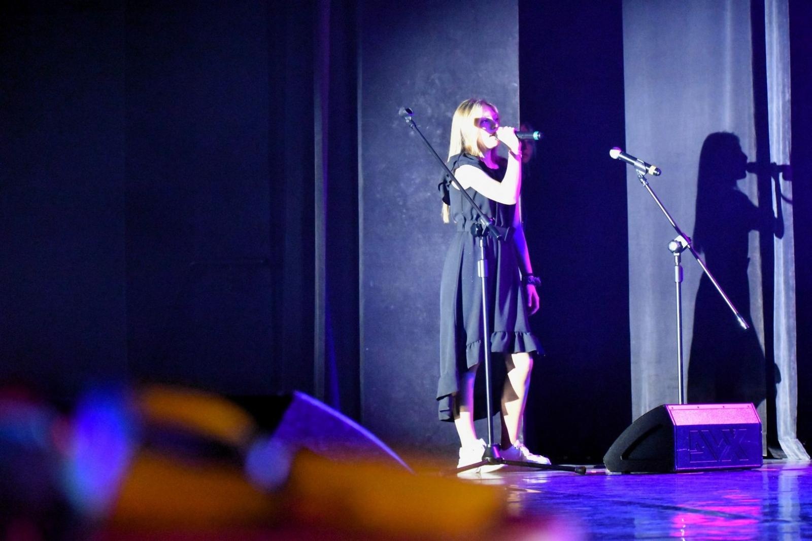 Zdjęcie w galerii na portalu naszwodzislaw.com: Supermoce na scenie Festiwalu Karaoke wiadomości z regionu