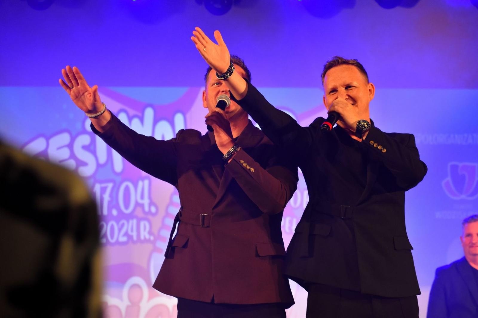 Zdjęcie w galerii na portalu naszwodzislaw.com: Supermoce na scenie Festiwalu Karaoke wiadomości z regionu