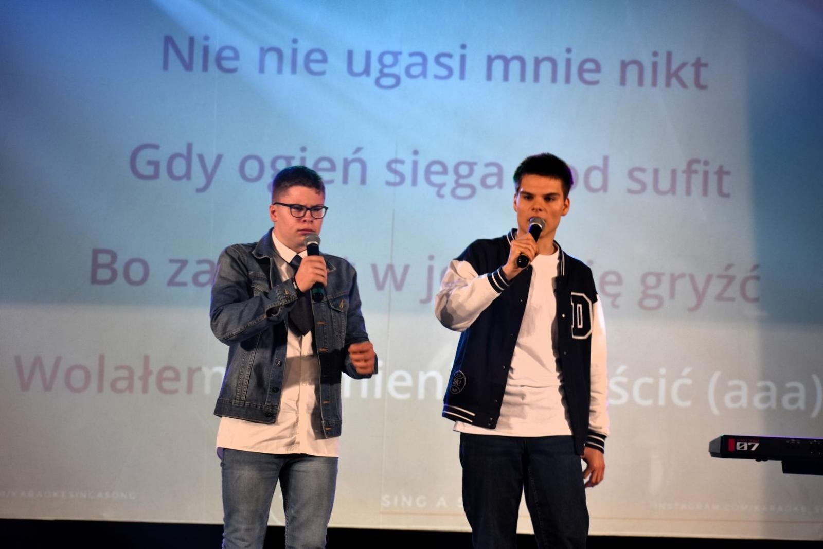 Zdjęcie w galerii na portalu naszwodzislaw.com: Supermoce na scenie Festiwalu Karaoke wiadomości z regionu