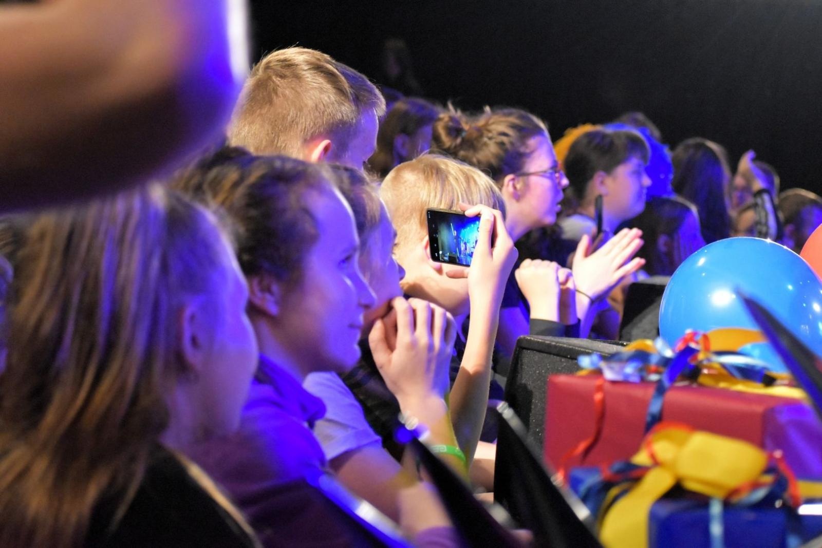 Zdjęcie w galerii na portalu naszwodzislaw.com: Supermoce na scenie Festiwalu Karaoke wiadomości z regionu