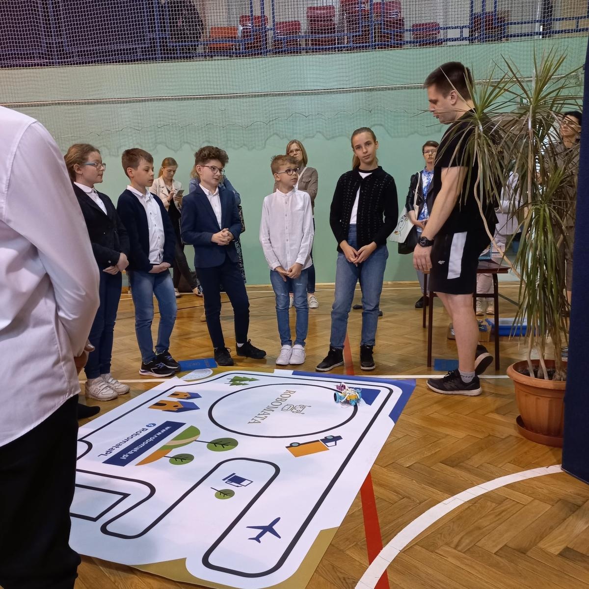 Zdjęcie w galerii na portalu naszwodzislaw.com: Bzik matematyczny. Powiatowy konkurs z ZSP 5 wiadomości z regionu