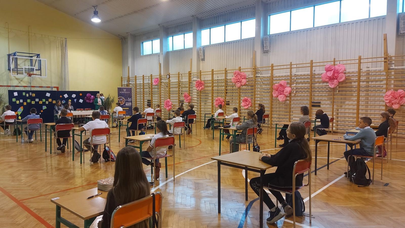 Zdjęcie w galerii na portalu naszwodzislaw.com: Bzik matematyczny. Powiatowy konkurs z ZSP 5 wiadomości z regionu