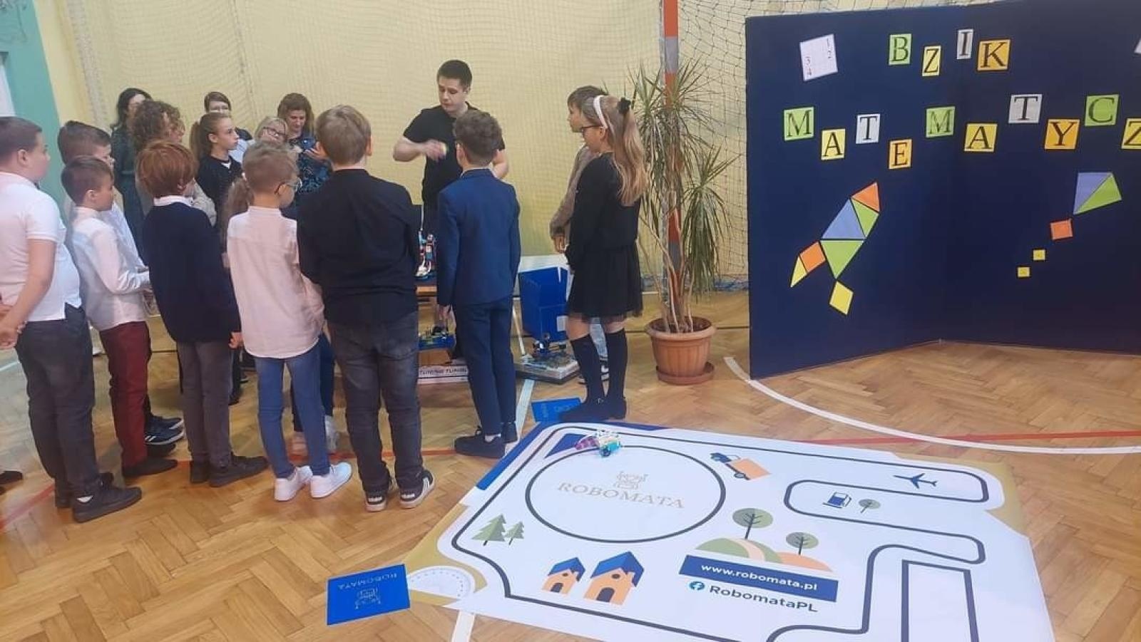 Zdjęcie w galerii na portalu naszwodzislaw.com: Bzik matematyczny. Powiatowy konkurs z ZSP 5 wiadomości z regionu