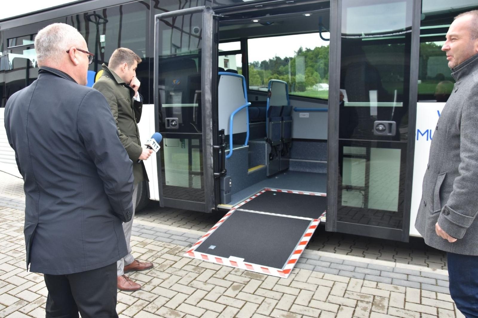 Zdjęcie w galerii na portalu naszwodzislaw.com: Nowy autobus w Wodzisławskiej Komunikacji Powiatowej [FOTO] wiadomości z regionu
