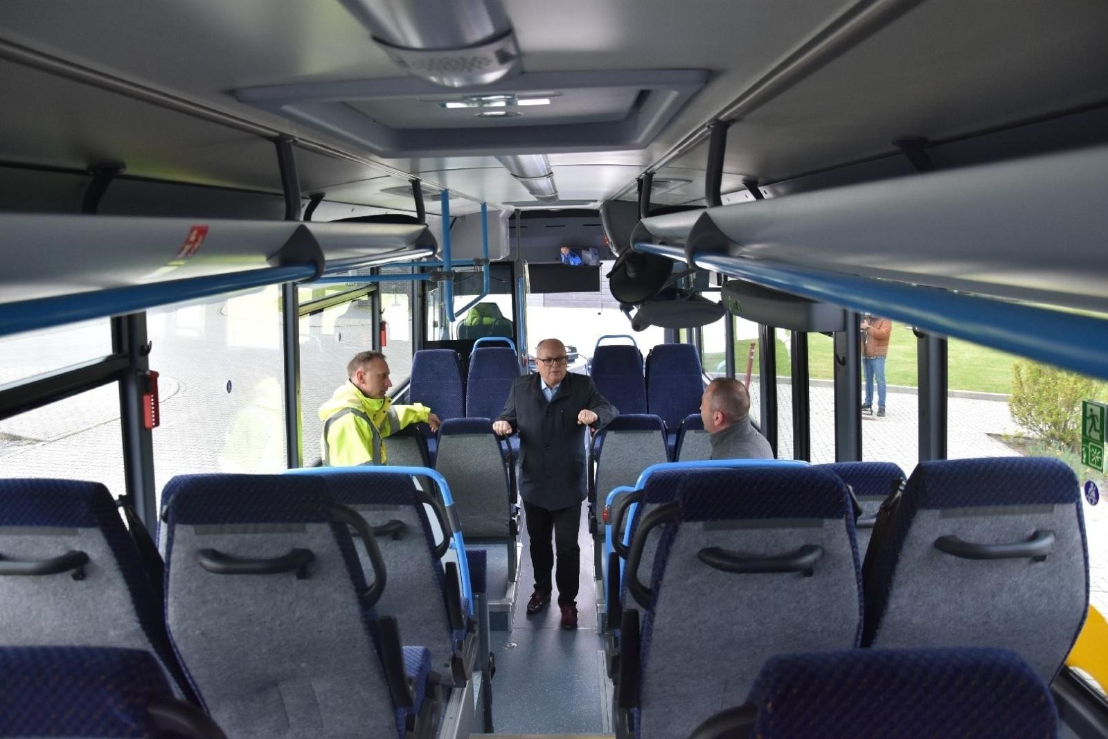 Zdjęcie w galerii na portalu naszwodzislaw.com: Nowy autobus w Wodzisławskiej Komunikacji Powiatowej [FOTO] wiadomości z regionu