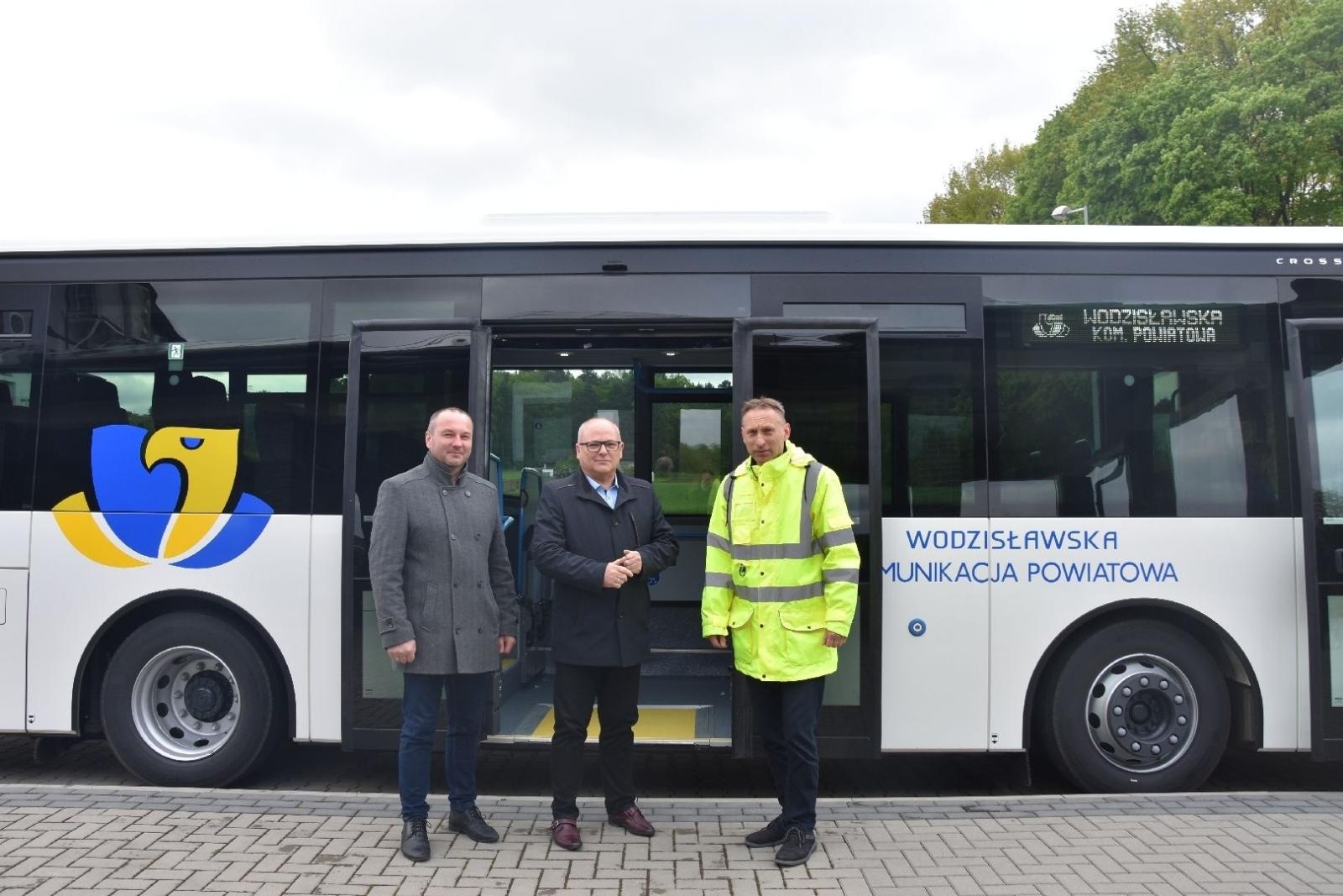 Zdjęcie w galerii na portalu naszwodzislaw.com: Nowy autobus w Wodzisławskiej Komunikacji Powiatowej [FOTO] wiadomości z regionu