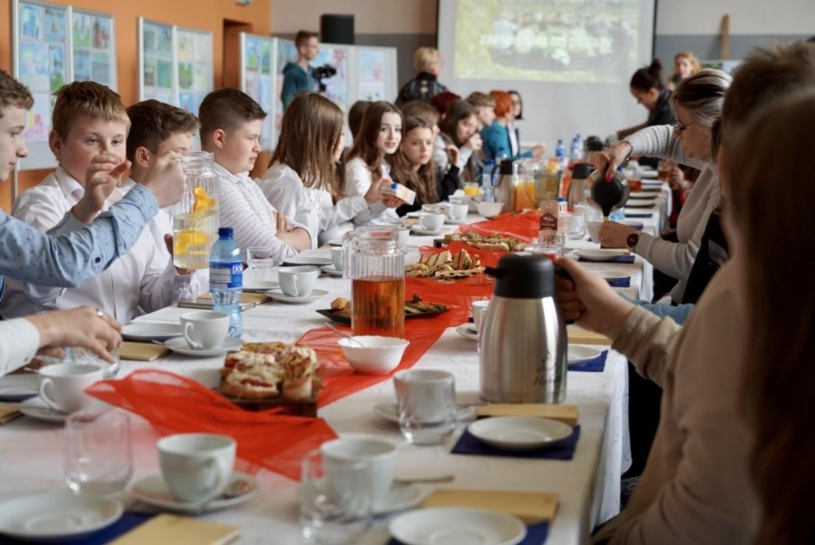 Zdjęcie w galerii na portalu naszwodzislaw.com: Dugnad po polsku, czyli od ucha do serducha [FOTO] wiadomości z regionu