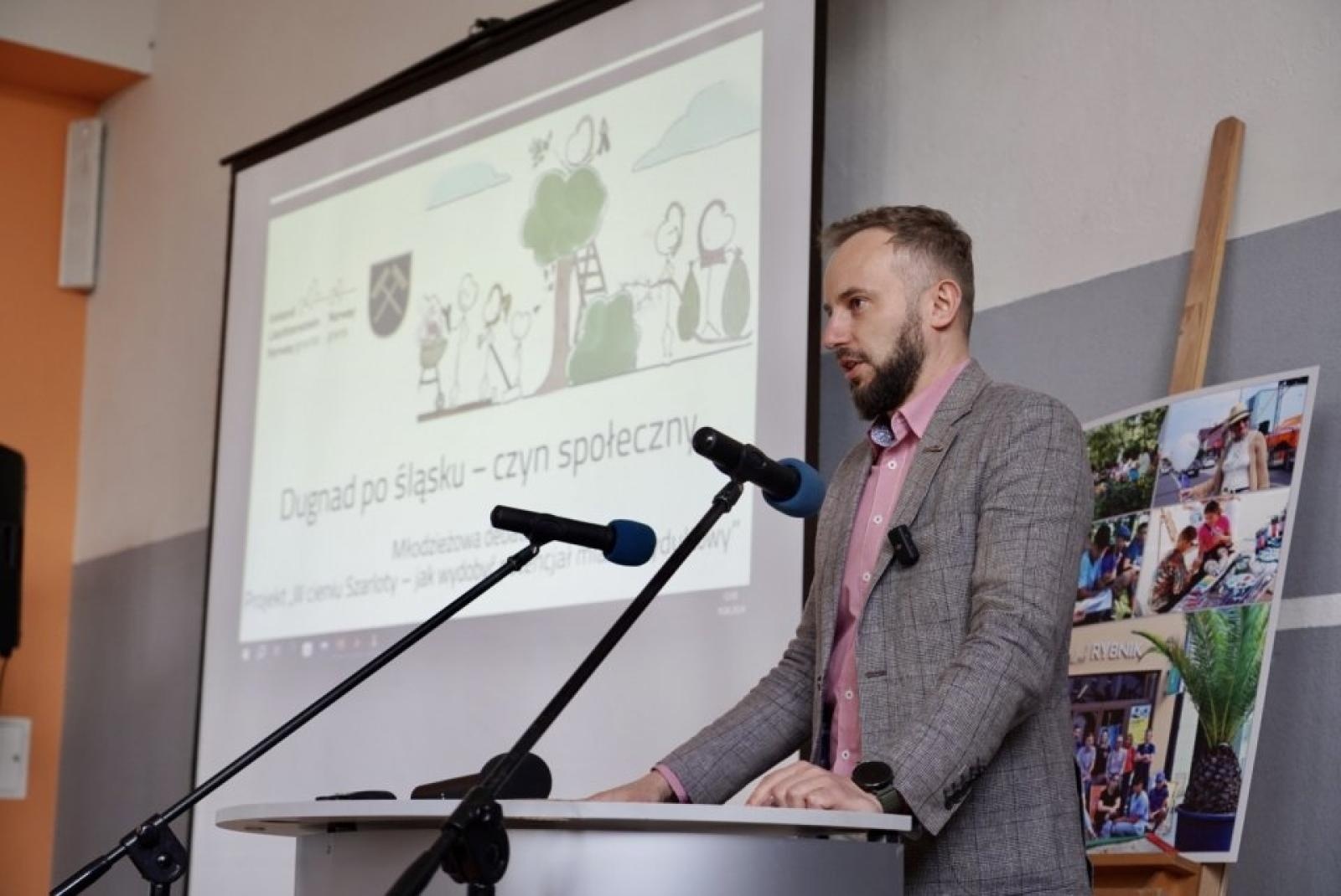 Zdjęcie w galerii na portalu naszwodzislaw.com: Dugnad po polsku, czyli od ucha do serducha [FOTO] wiadomości z regionu