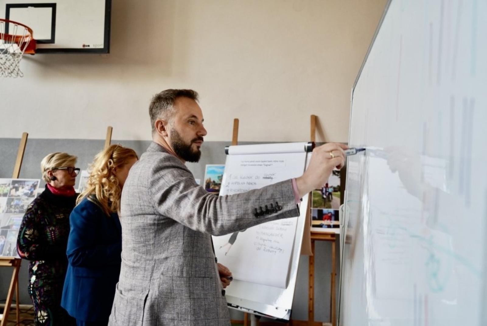 Zdjęcie w galerii na portalu naszwodzislaw.com: Dugnad po polsku, czyli od ucha do serducha [FOTO] wiadomości z regionu