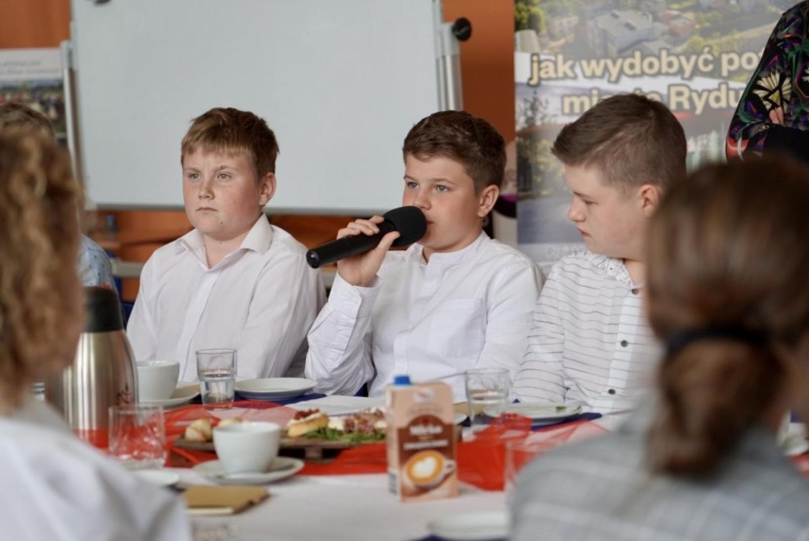 Zdjęcie w galerii na portalu naszwodzislaw.com: Dugnad po polsku, czyli od ucha do serducha [FOTO] wiadomości z regionu